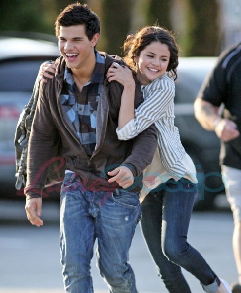 selena gomez and taylor lautner pics. Taylor Lautner and Selena
